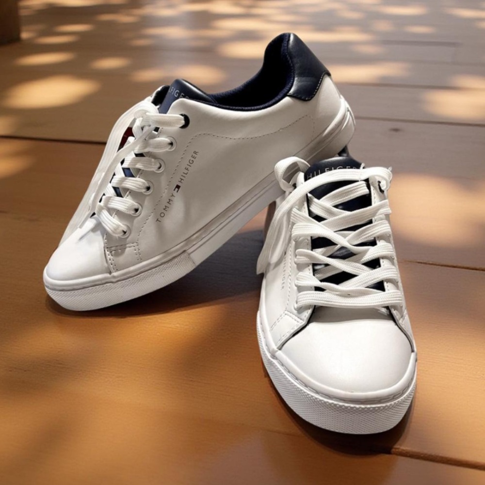 Tommy Hilfiger White and Navy Sneakers NWOT 7M
